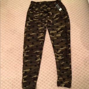 NWT Camo Star Jogger Pants